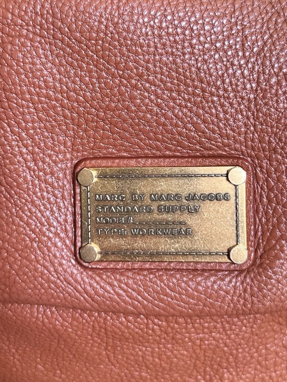 Marc by Marc Jacobs Tan Pebbled Leather Shoulder Bag with Gold Plaque - Picture 10 of 13